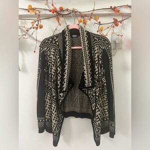 Stylish Women's Black and Cream Patterned Cardigan